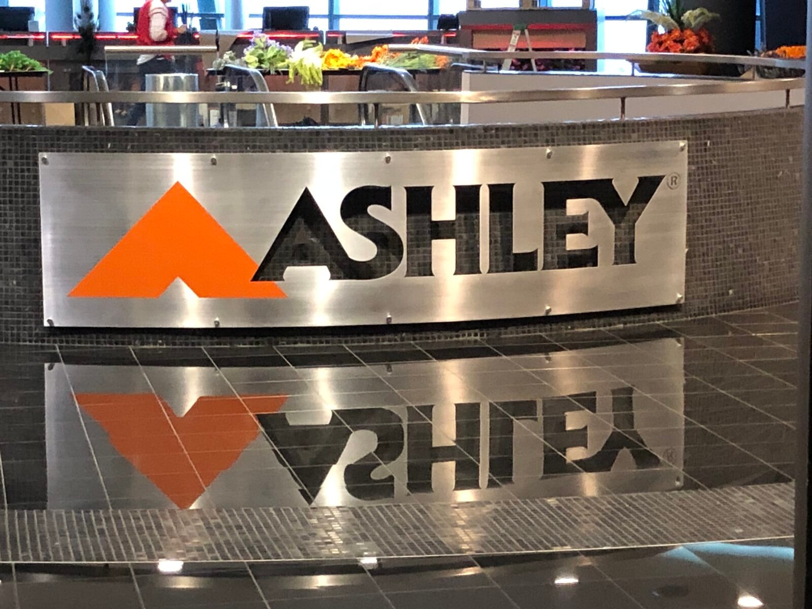 Dimensional letter signage